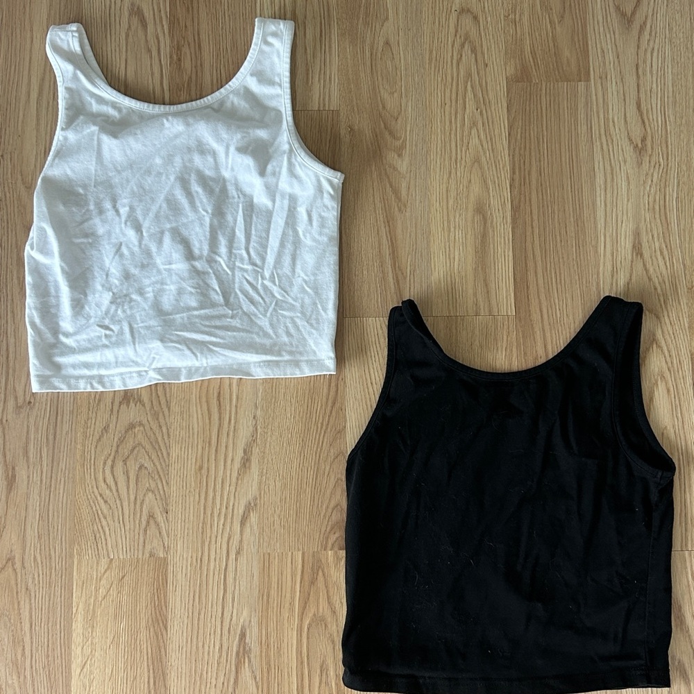 Amazon basics cropped tank tops in black & white